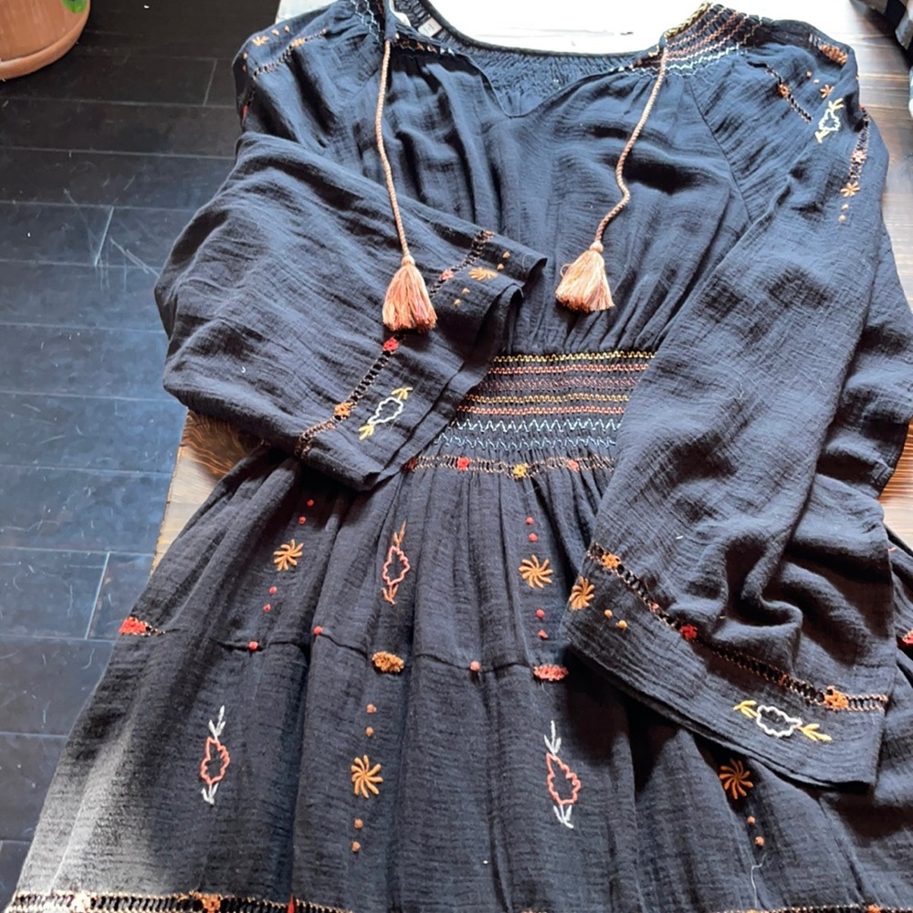 Doen scotton black cotton maxi w/ sewn details